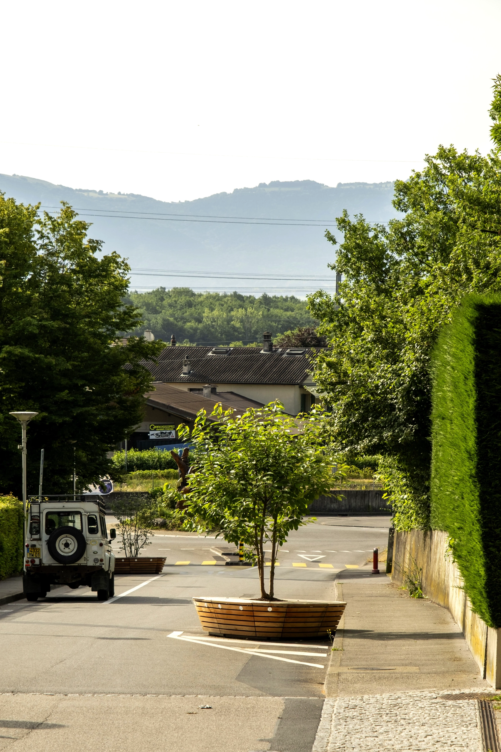ROUTE D&rsquo;AIRE-LA-VILLE ET PLACE DU VILLAGE