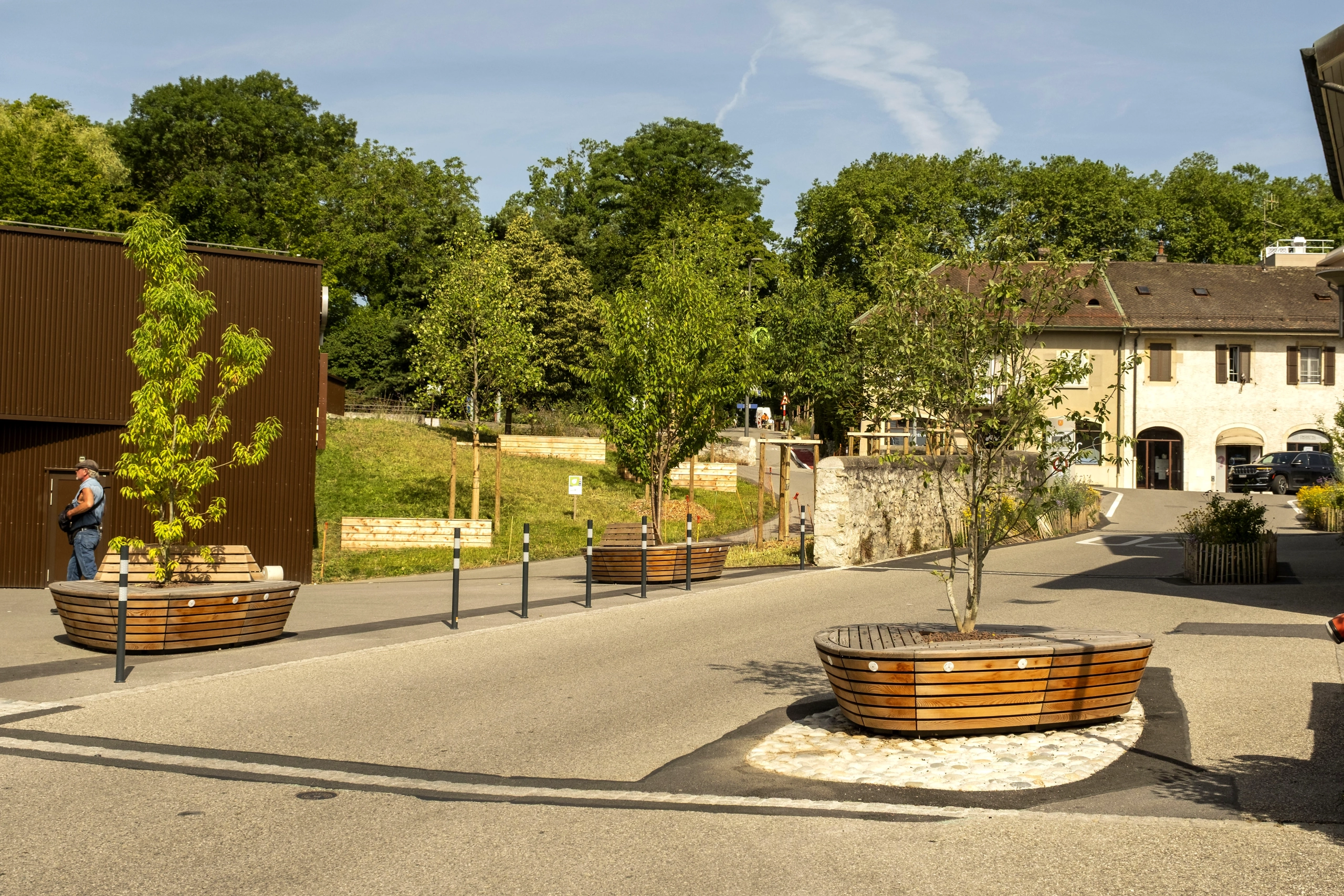 ROUTE D&rsquo;AIRE-LA-VILLE ET PLACE DU VILLAGE